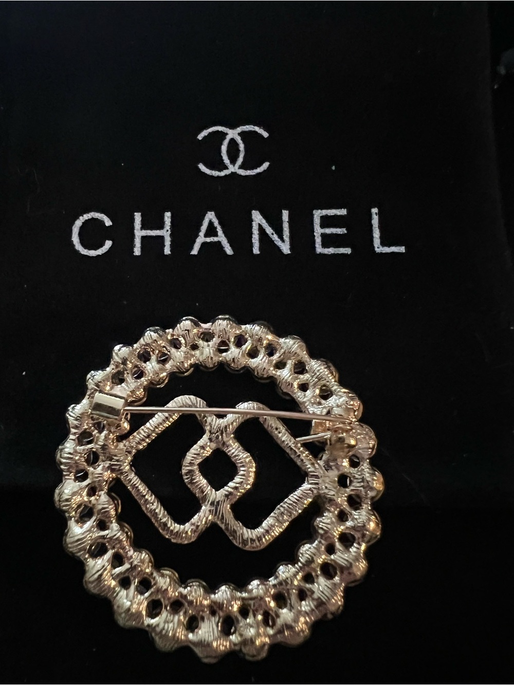 CHANEL Clear Crystal Double CC-Inspired Round Brooch - Picture 6 of 6